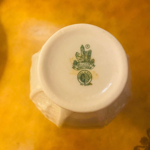 Belleek Ireland Shamrock Celtic Vase with Harp Shaped Twin Handles 1980s - Picture 6 of 6